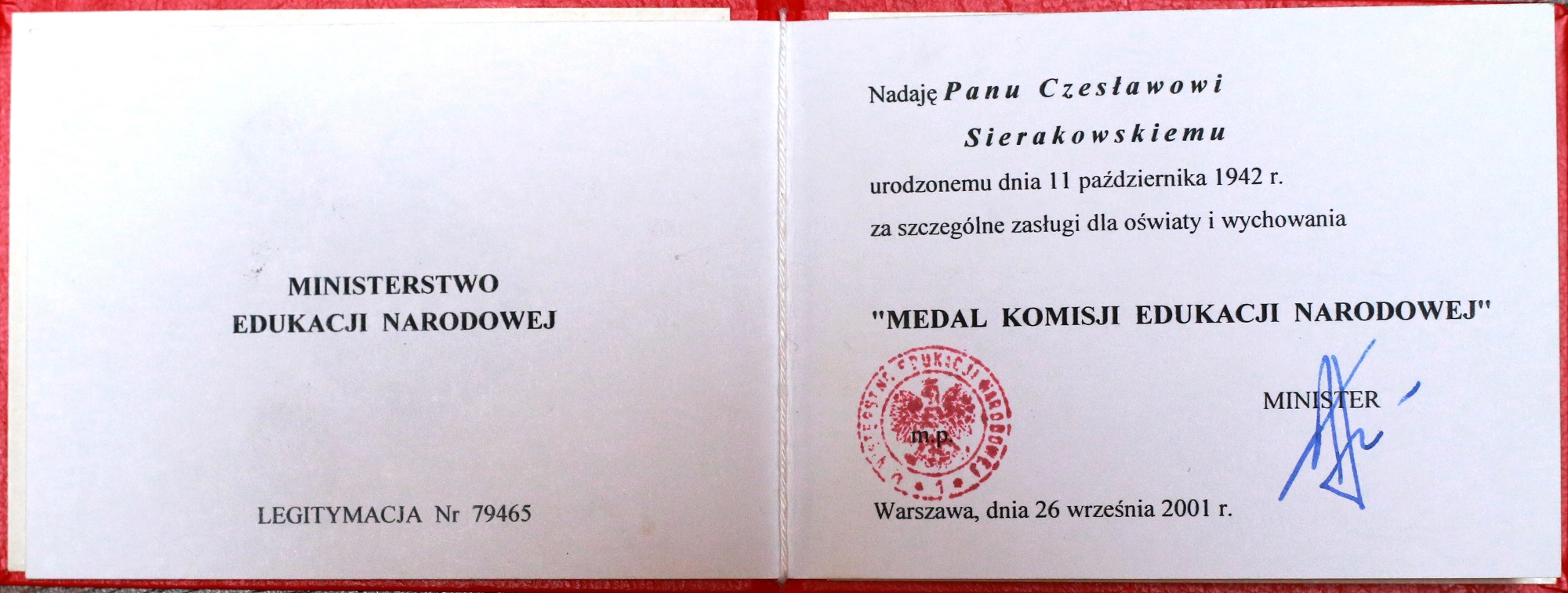 Legitymacja do Medalu Komisji Edukacji Narodowej za szczególne zasługi dla oświaty i wychowania nadanego przez Ministra Edukacji Narodowej w 2001 roku